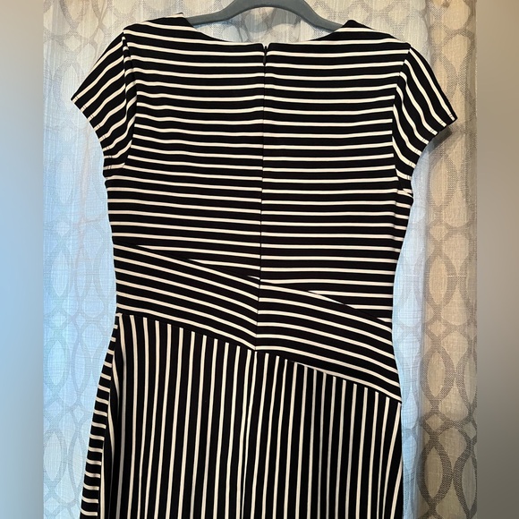 Banana Republic Navy Blue and White Sheath Dress with Ruched Wrap - Picture 5 of 5